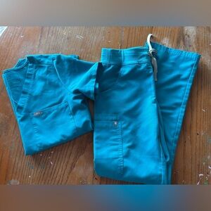 Figs Teal Kade pants and one pocket top XS